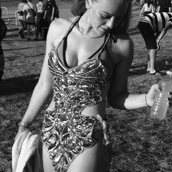 SILVER SEQUIN WRAP / BODYSUIT ❄️💨 - Picture 6 of 6